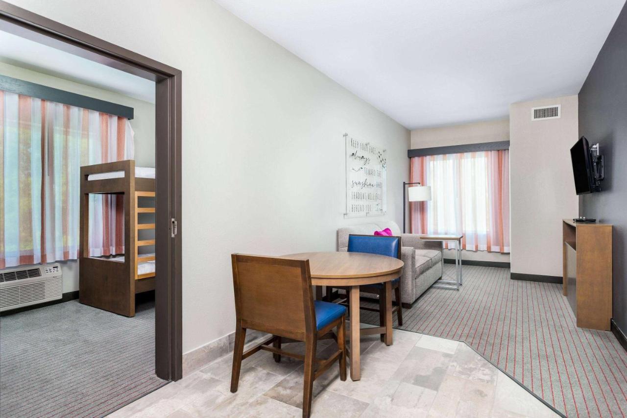 La Quinta Inn & Suites By Wyndham Augusta Fort Eisenhower Kültér fotó